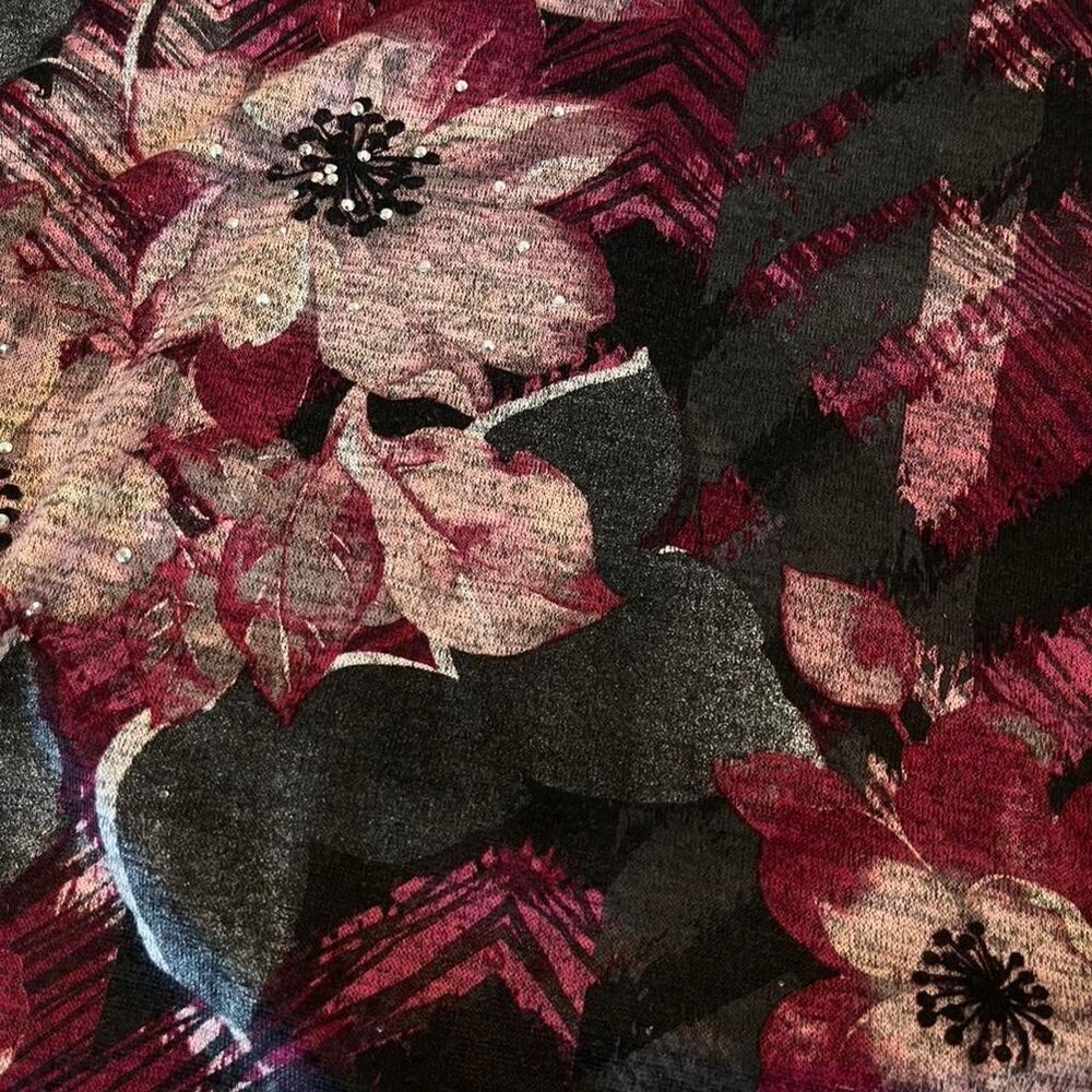 Y2K White Stag long sleeve top with floral print and sequin details red. Size: S - Picture 2 of 3